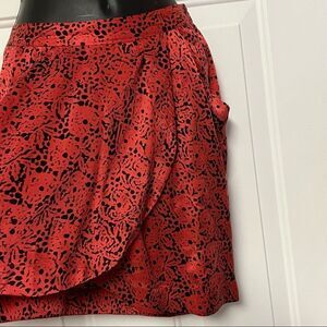 Twenty 8 Twelve 100% Silk Faux Wrap Red Black Print Tulip Mini Skirt 6 M
